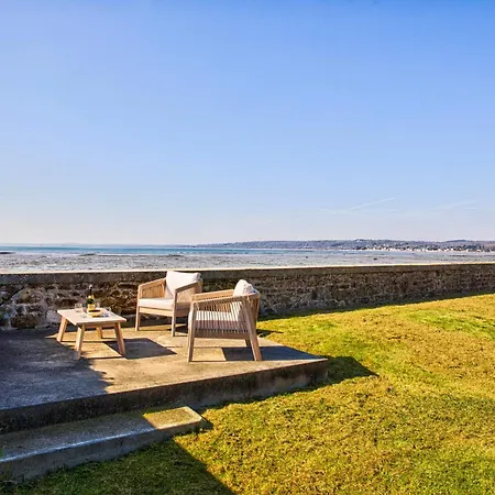 La Ligne Bleue Front De Et Vue Sur Tour Vauban Tatil Evi Saint-Vaast-la-Hougue