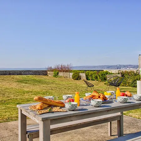 La Ligne Bleue Front De Et Vue Sur Tour Vauban Tatil Evi *