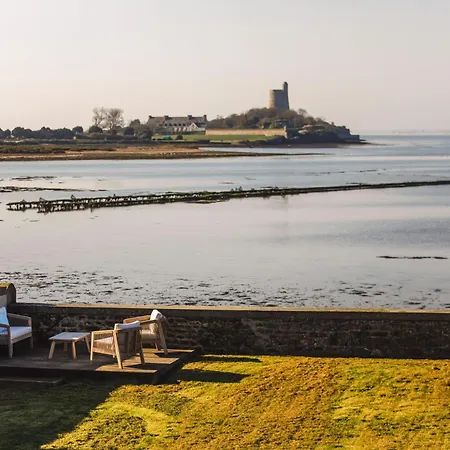 La Ligne Bleue Front De Et Vue Sur Tour Vauban *