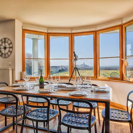 La Ligne Bleue Front De Et Vue Sur Tour Vauban * Saint-Vaast-la-Hougue