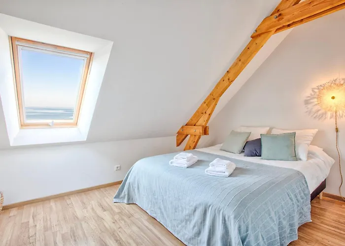 La Ligne Bleue Front De Et Vue Sur Tour Vauban Feriehus