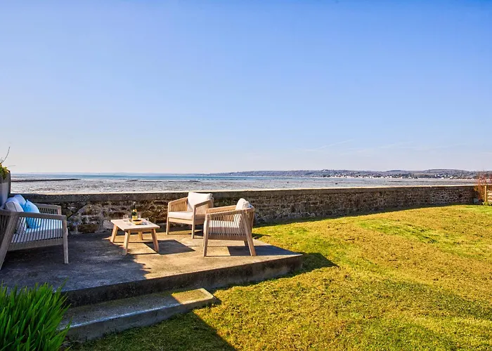 La Ligne Bleue Front De Et Vue Sur Tour Vauban Feriehus Saint-Vaast-la-Hougue
