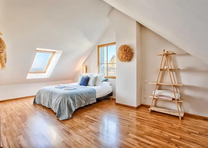 La Ligne Bleue Front De Et Vue Sur Tour Vauban