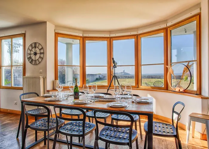 La Ligne Bleue Front De Et Vue Sur Tour Vauban * Saint-Vaast-la-Hougue