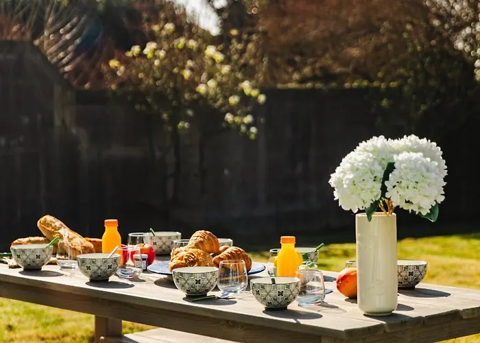 La Ligne Bleue Front De Et Vue Sur Tour Vauban